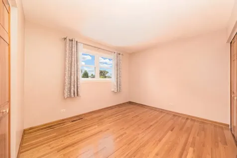 2413 Sioux Avenue Woodridge IL 60517