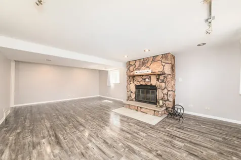 2413 Sioux Avenue Woodridge IL 60517
