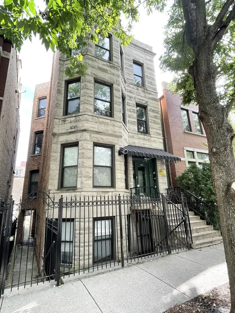 1931 North Hoyne Avenue Chicago IL 60647