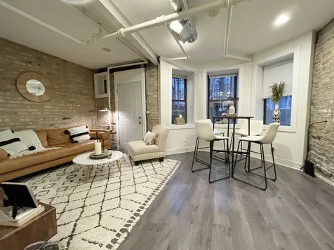 1931 North Hoyne Avenue Chicago IL 60647