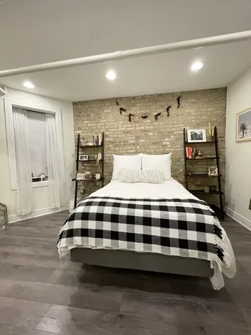 1931 North Hoyne Avenue Chicago IL 60647