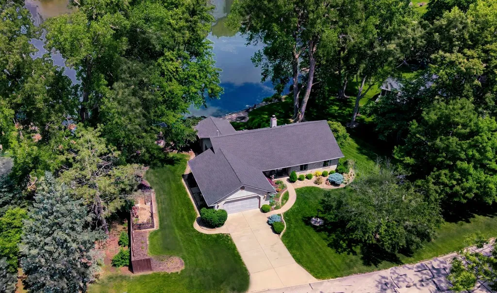 1802 Lake Shore Drive Mahomet IL 61853