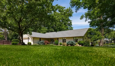 1802 Lake Shore Drive Mahomet IL 61853