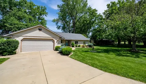 1802 Lake Shore Drive Mahomet IL 61853