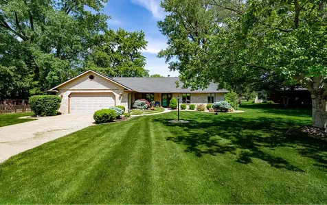 1802 Lake Shore Drive Mahomet IL 61853