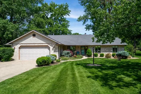 1802 Lake Shore Drive Mahomet IL 61853
