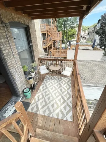 1931 North Hoyne Avenue Chicago IL 60647