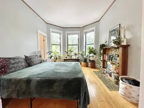 1931 North Hoyne Avenue Chicago IL 60647