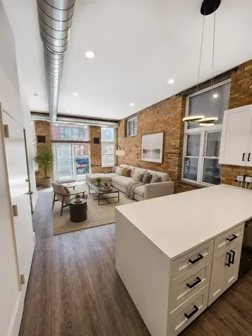 1547 North Milwaukee Avenue N Chicago IL 60622