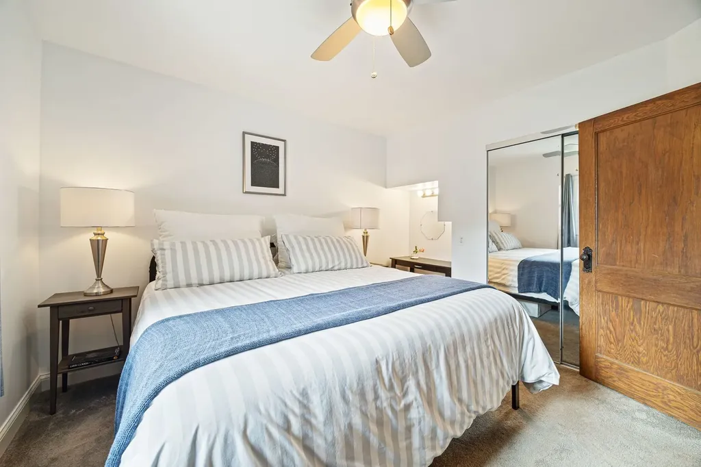 6537 North Greenview Avenue Chicago IL 60626