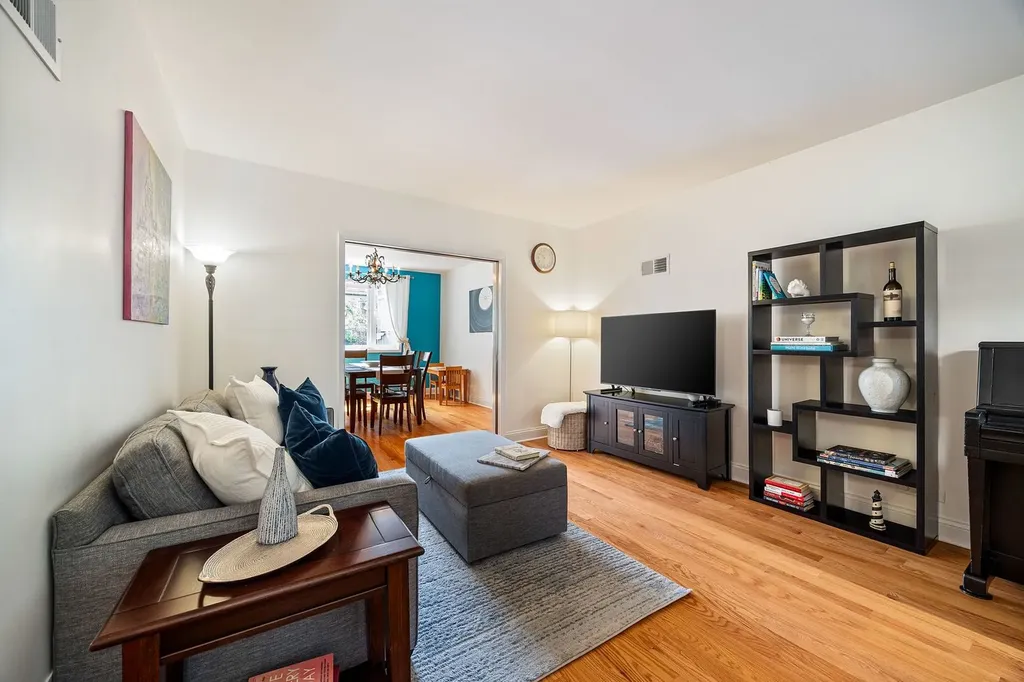 6537 North Greenview Avenue Chicago IL 60626