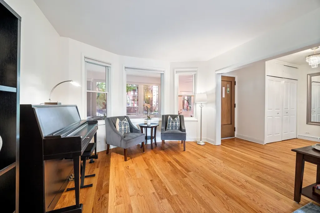 6537 North Greenview Avenue Chicago IL 60626