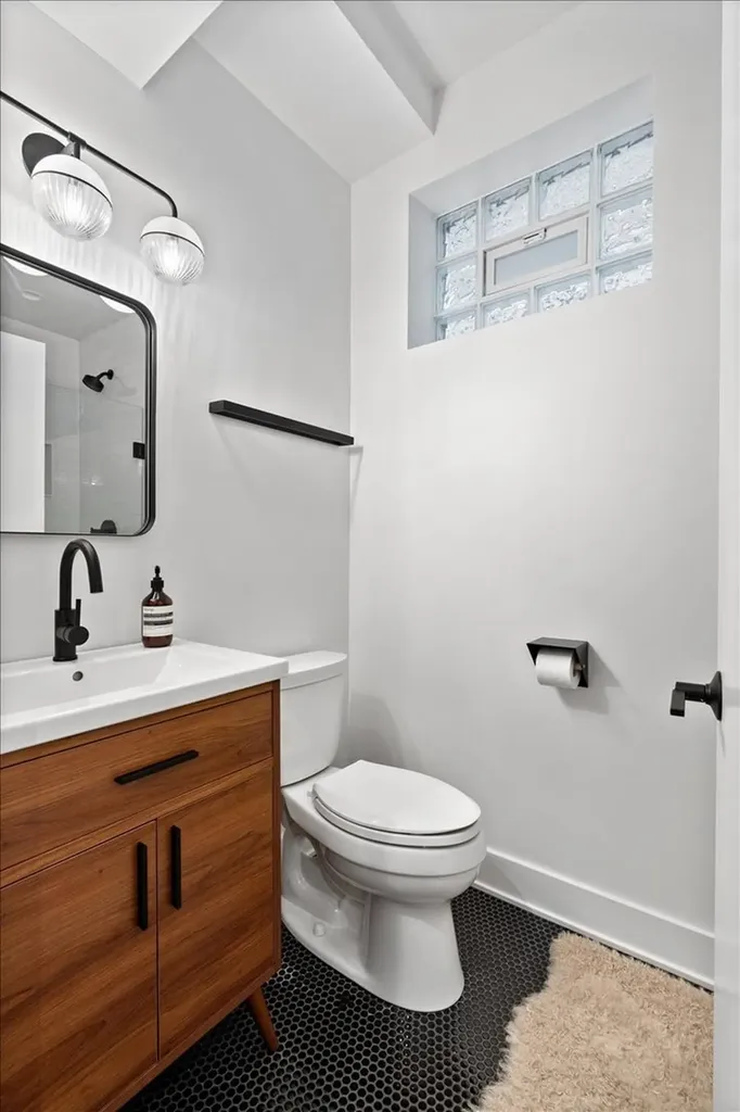 610 North Damen Avenue Chicago IL 60622