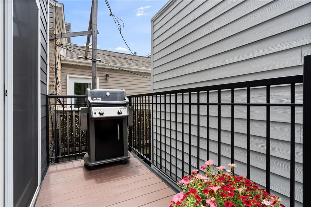 610 North Damen Avenue Chicago IL 60622