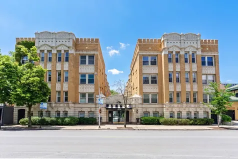 4240 North Clarendon Avenue Chicago IL 60613
