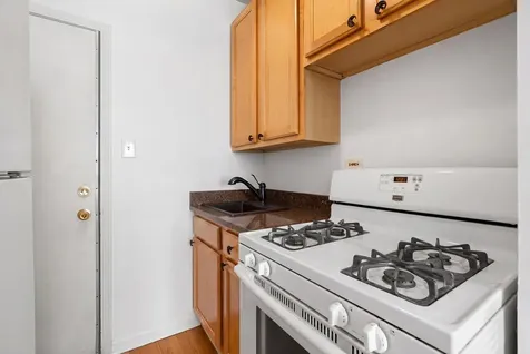 4240 North Clarendon Avenue Chicago IL 60613