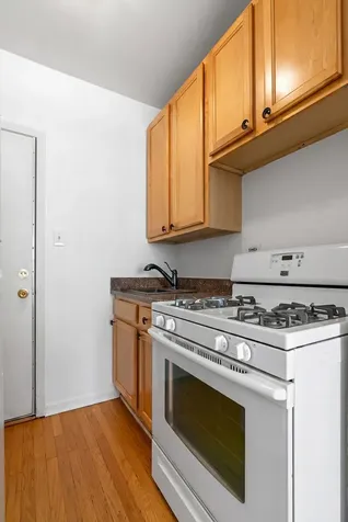 4240 North Clarendon Avenue Chicago IL 60613