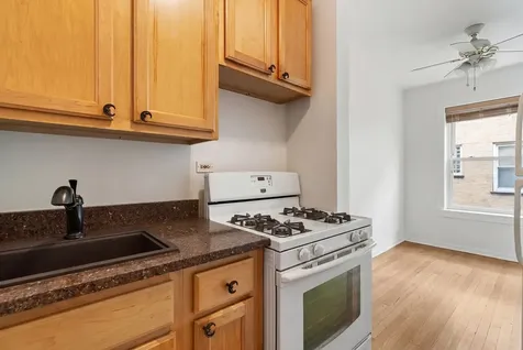 4240 North Clarendon Avenue Chicago IL 60613