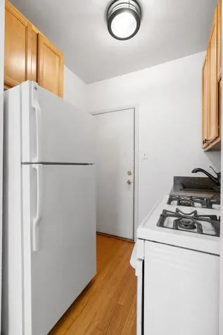 4240 North Clarendon Avenue Chicago IL 60613