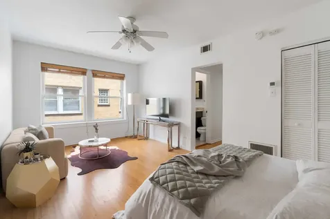 4240 North Clarendon Avenue Chicago IL 60613