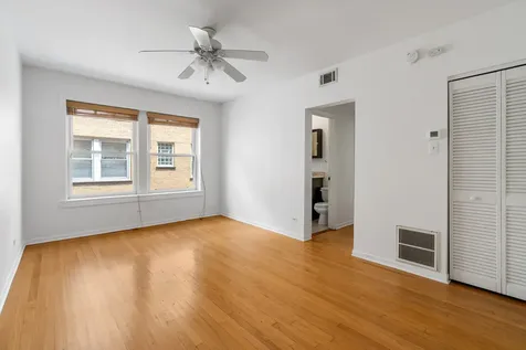 4240 North Clarendon Avenue Chicago IL 60613