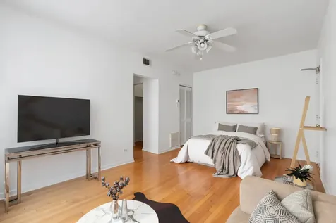 4240 North Clarendon Avenue Chicago IL 60613