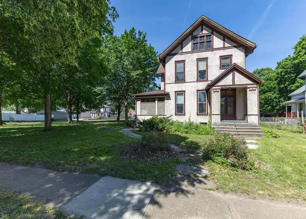 728 21ST Street Rock Island IL 61201
