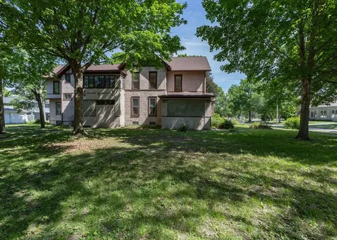 728 21ST Street Rock Island IL 61201