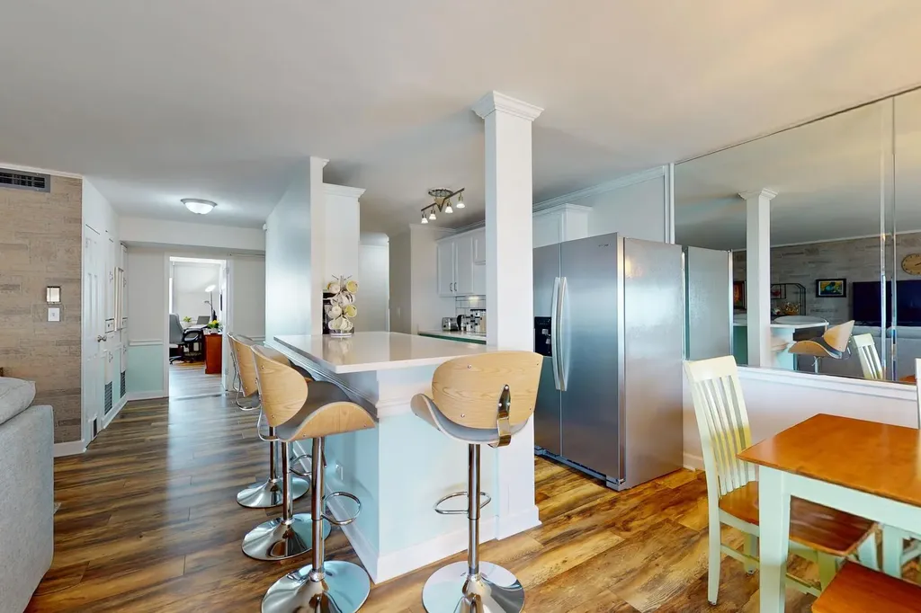 6301 North Sheridan Road Chicago IL 60660