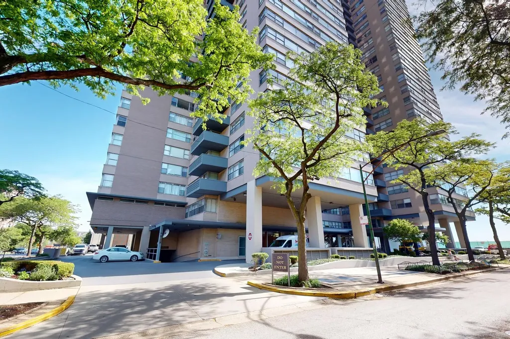 6301 North Sheridan Road Chicago IL 60660