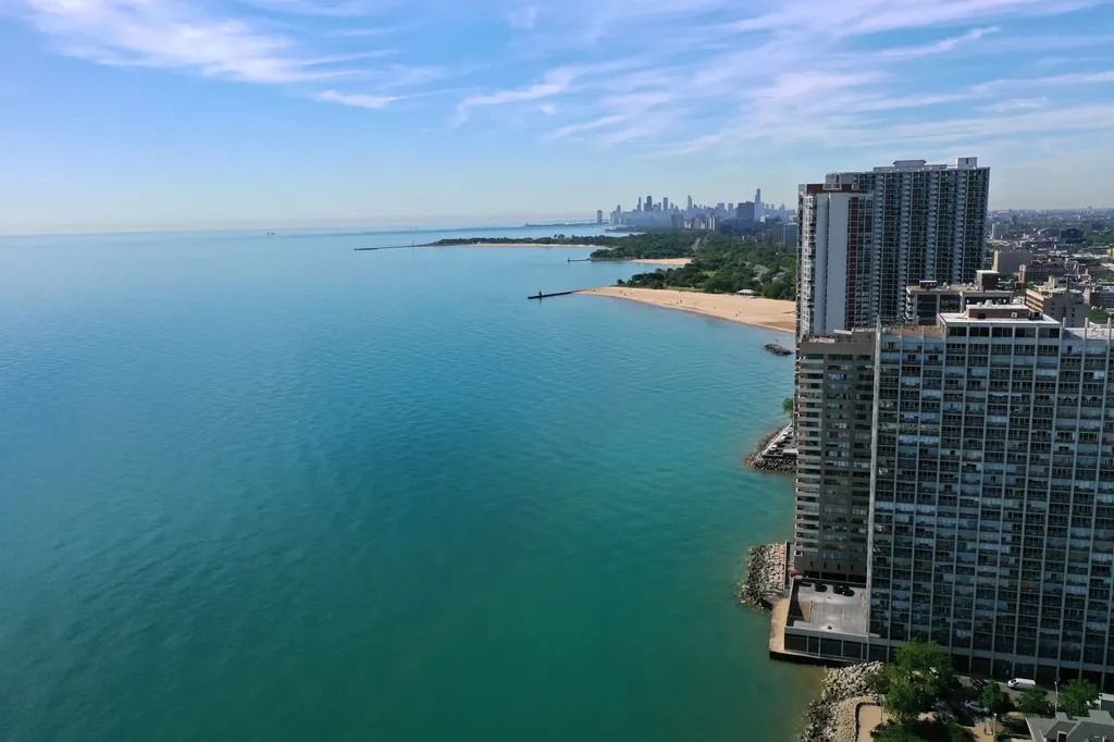 6301 North Sheridan Road Chicago IL 60660