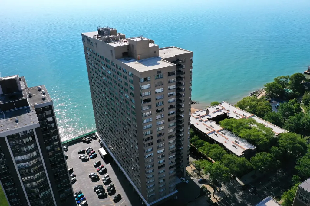 6301 North Sheridan Road Chicago IL 60660