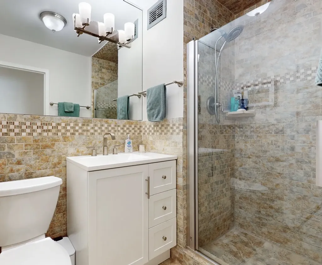 6301 North Sheridan Road Chicago IL 60660