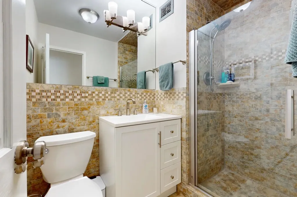6301 North Sheridan Road Chicago IL 60660