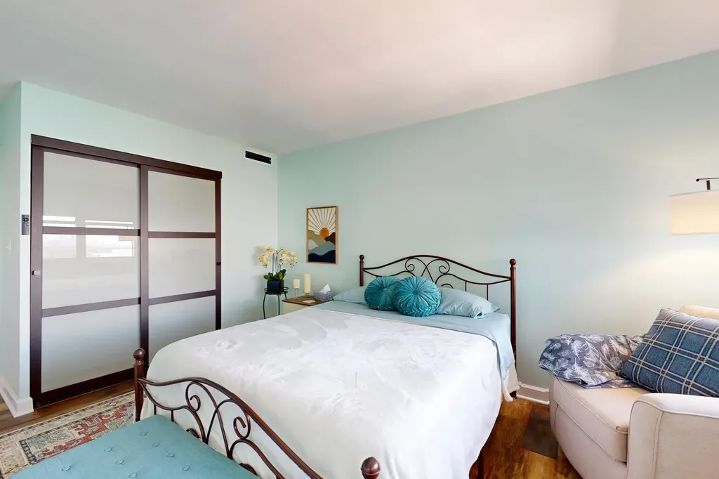 6301 North Sheridan Road Chicago IL 60660