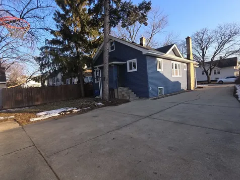 634 West Ridgeland Avenue Waukegan IL 60085