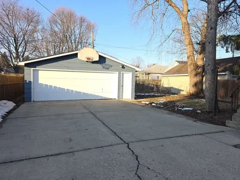 634 West Ridgeland Avenue Waukegan IL 60085