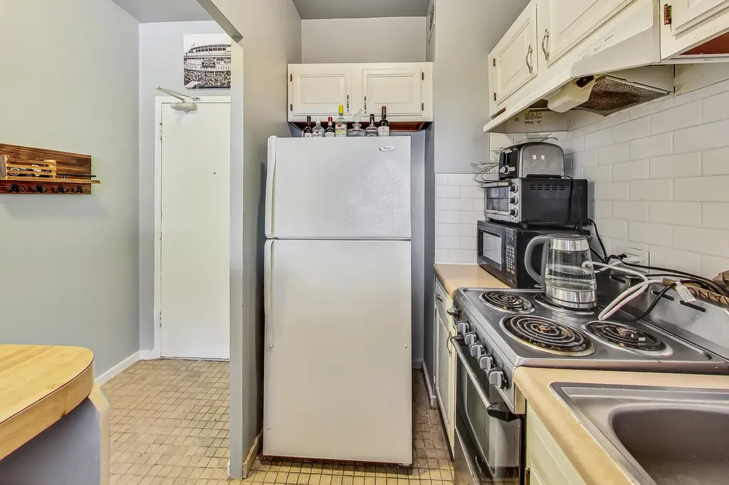 2909 North Sheridan Road Chicago IL 60657