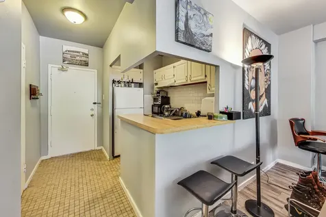 2909 North Sheridan Road Chicago IL 60657