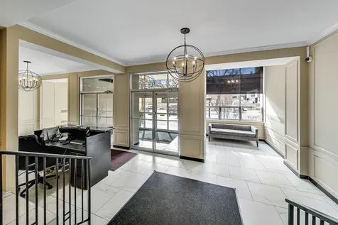 2909 North Sheridan Road Chicago IL 60657