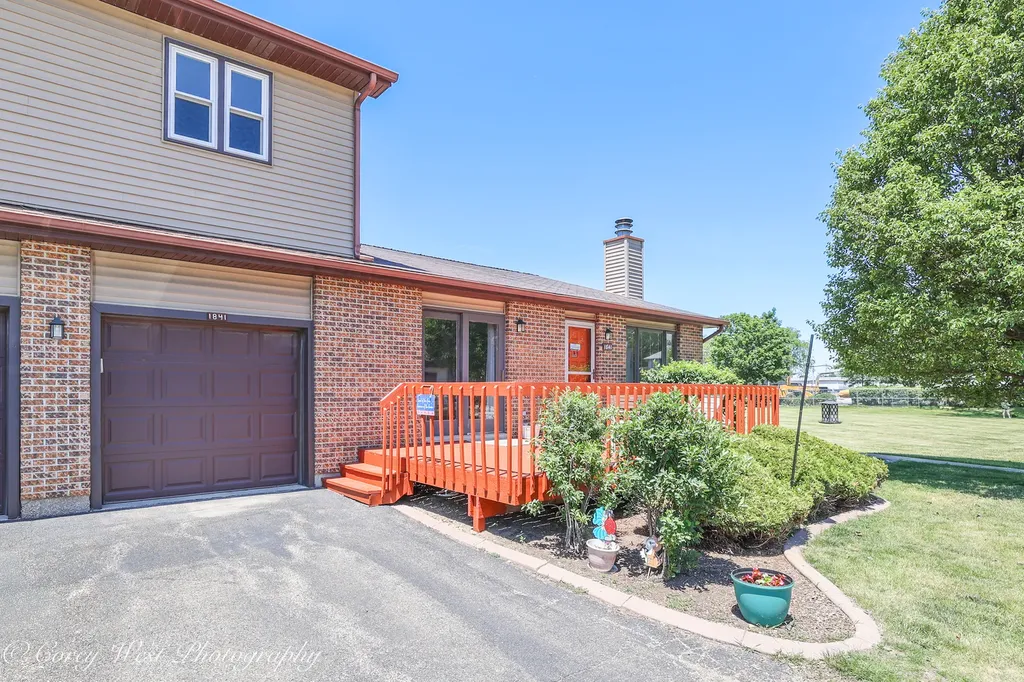 1841 Kerrybrook Court Sycamore IL 60178
