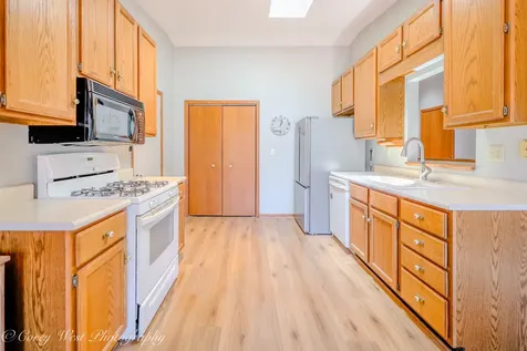 1841 Kerrybrook Court Sycamore IL 60178