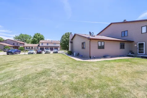 1841 Kerrybrook Court Sycamore IL 60178
