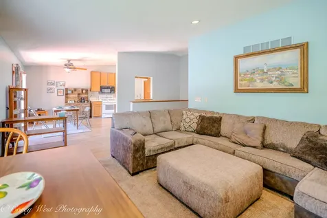 1841 Kerrybrook Court Sycamore IL 60178
