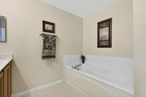 1688 Yellowstone Circle Crystal Lake IL 60014