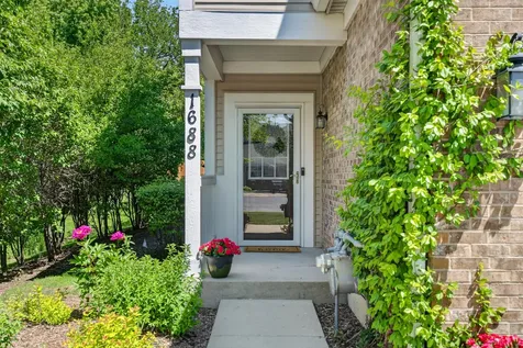 1688 Yellowstone Circle Crystal Lake IL 60014