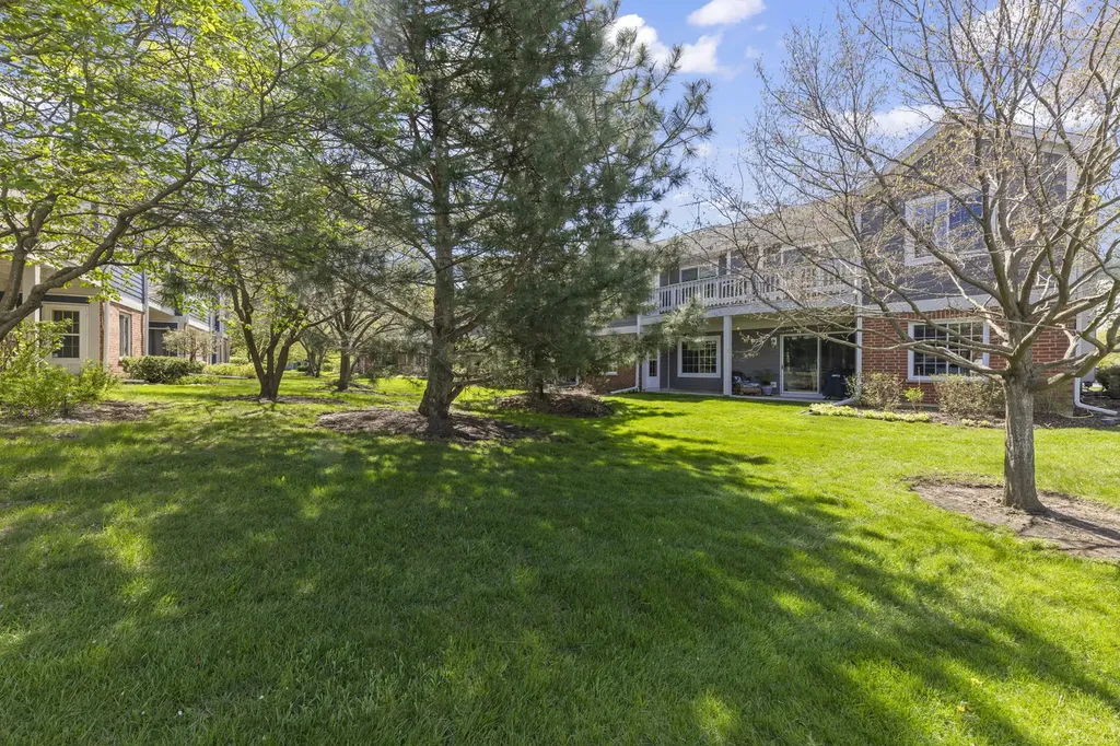2450 Charleston Drive Schaumburg IL 60193