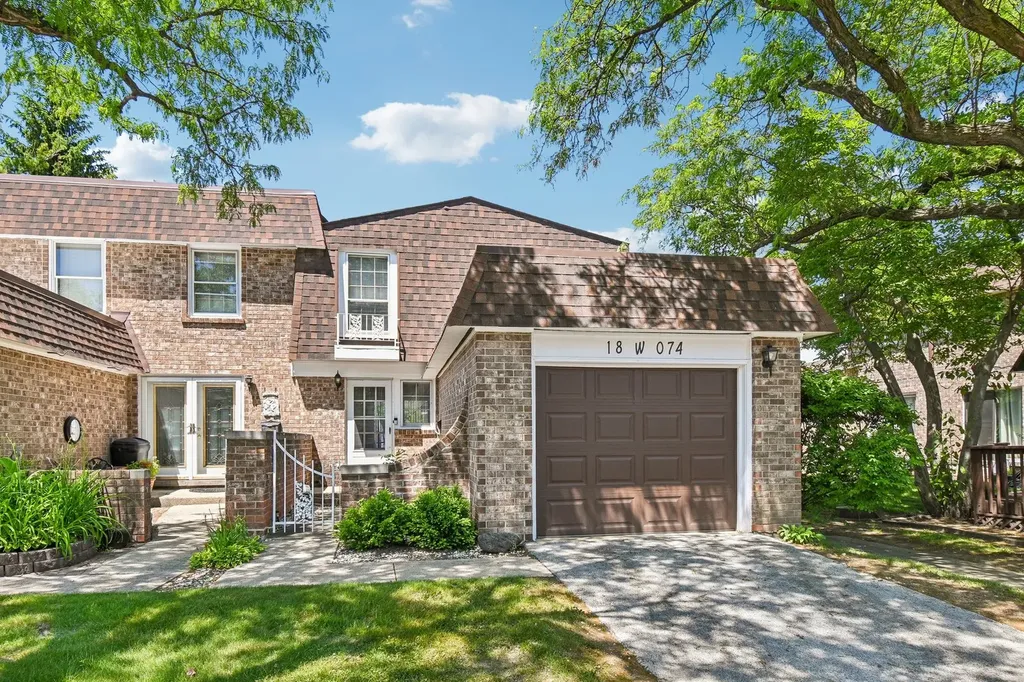 18W074 Jamestown Lane Villa Park IL 60181