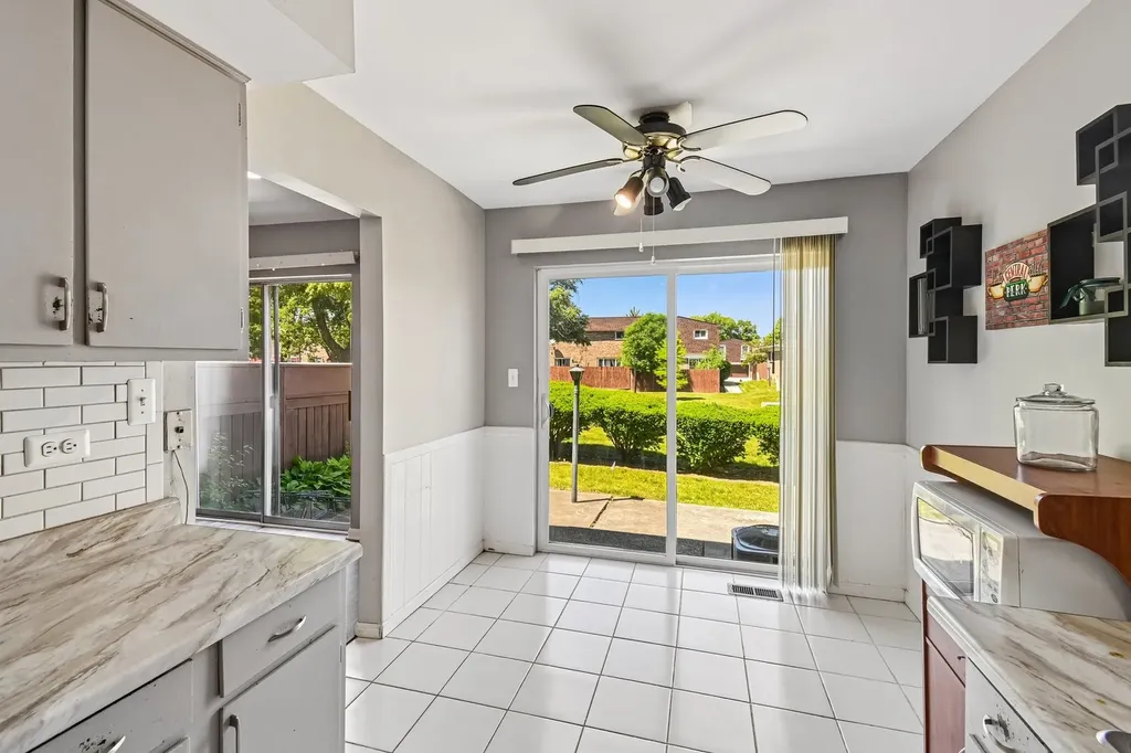 18W074 Jamestown Lane Villa Park IL 60181