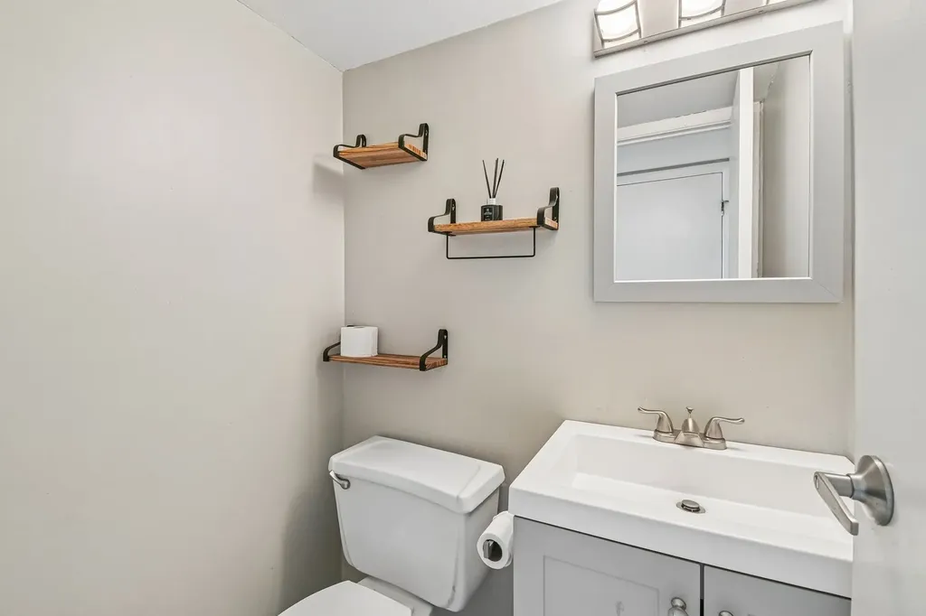 18W074 Jamestown Lane Villa Park IL 60181